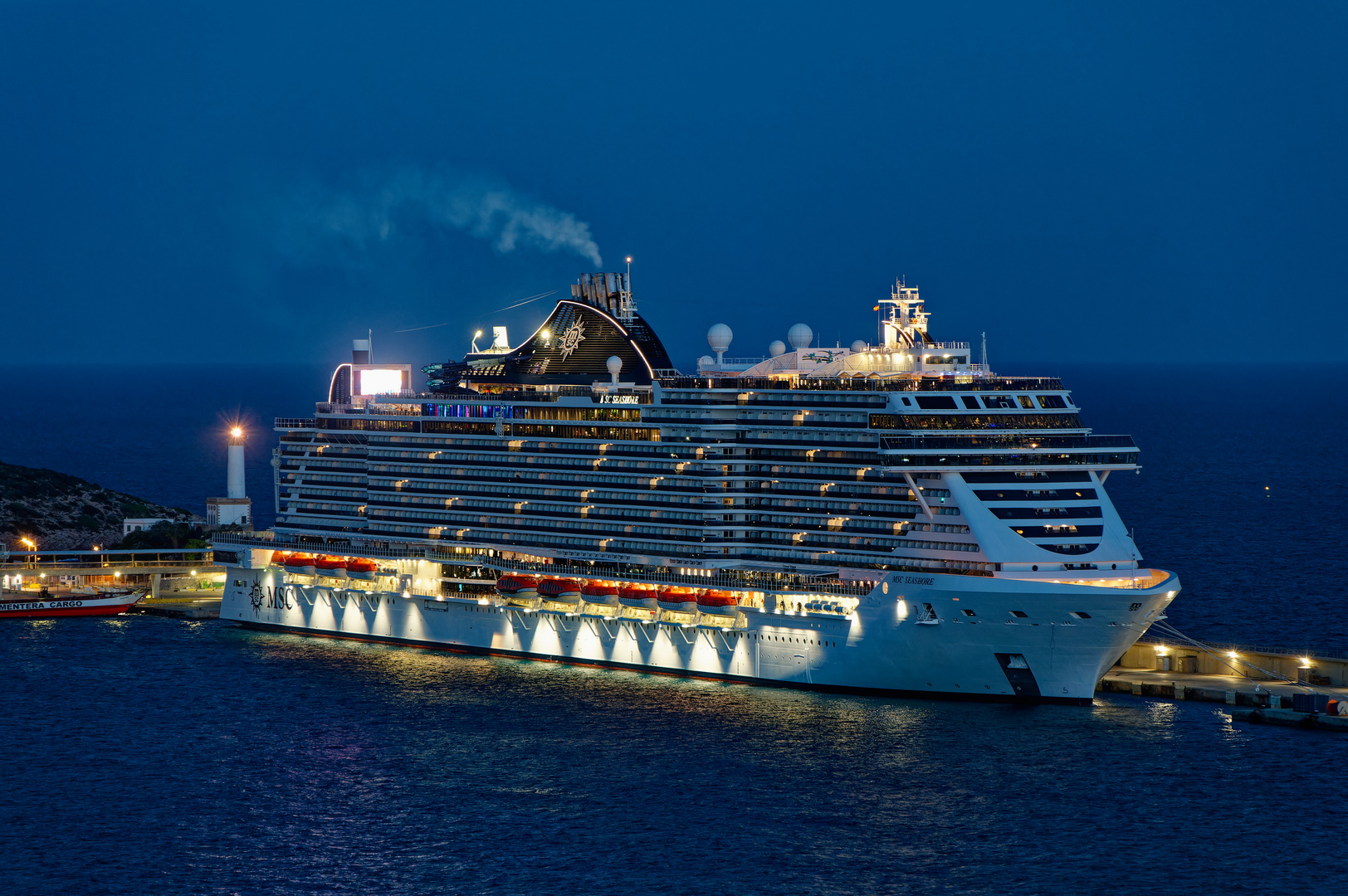 Mit der MSC Seashore im Hafen von Ibiza