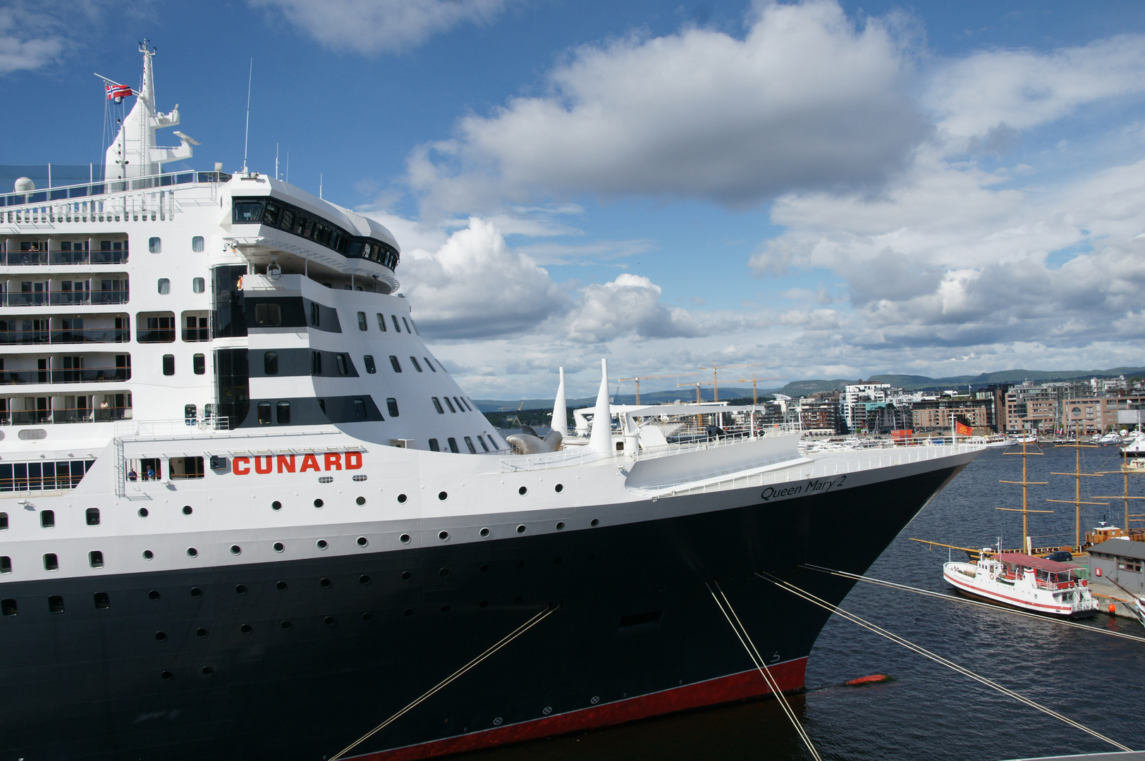 Mit der Queen Mary 2 im Hafen von Öslo