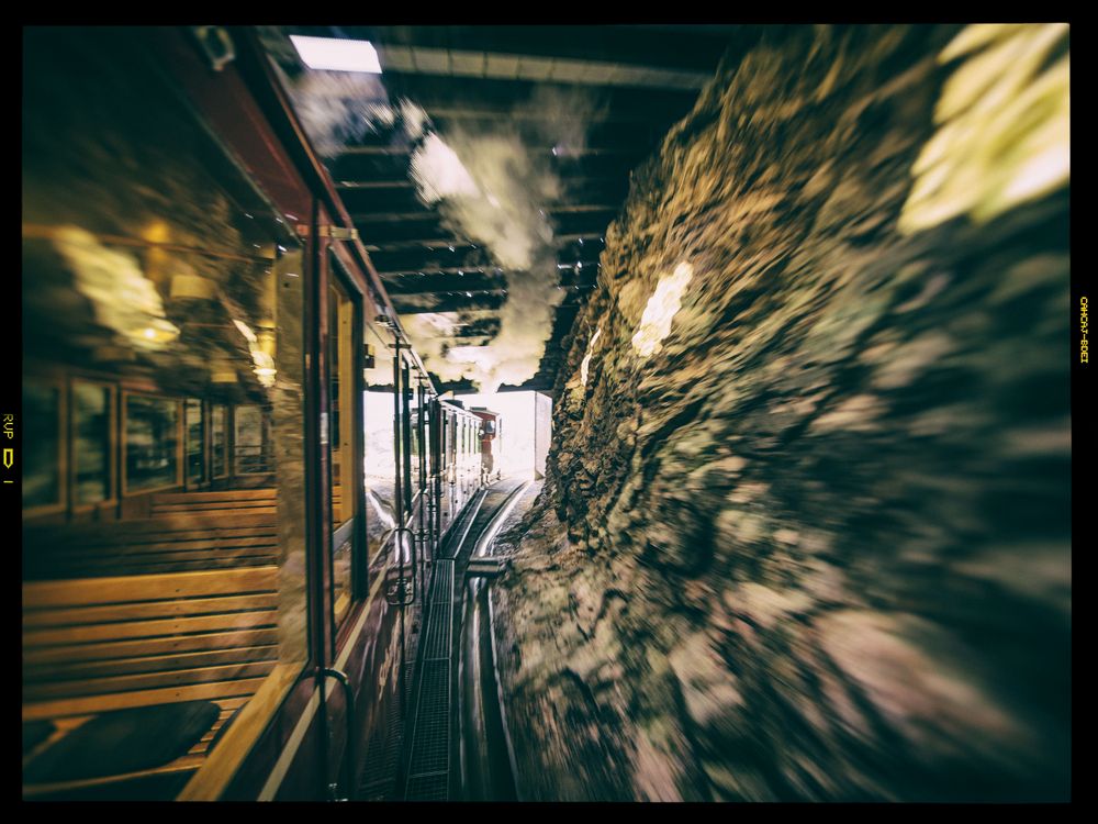 Mit der Schafbergbahn durch den Tunnel