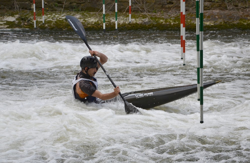 Mit der Spitze voraus