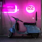 Mit der Vespa zum Club.........