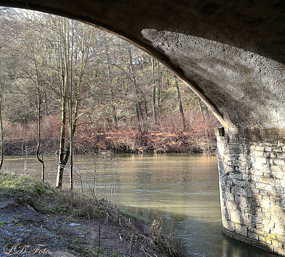 mit Durchblick an der Siegbrücke (Bahn)