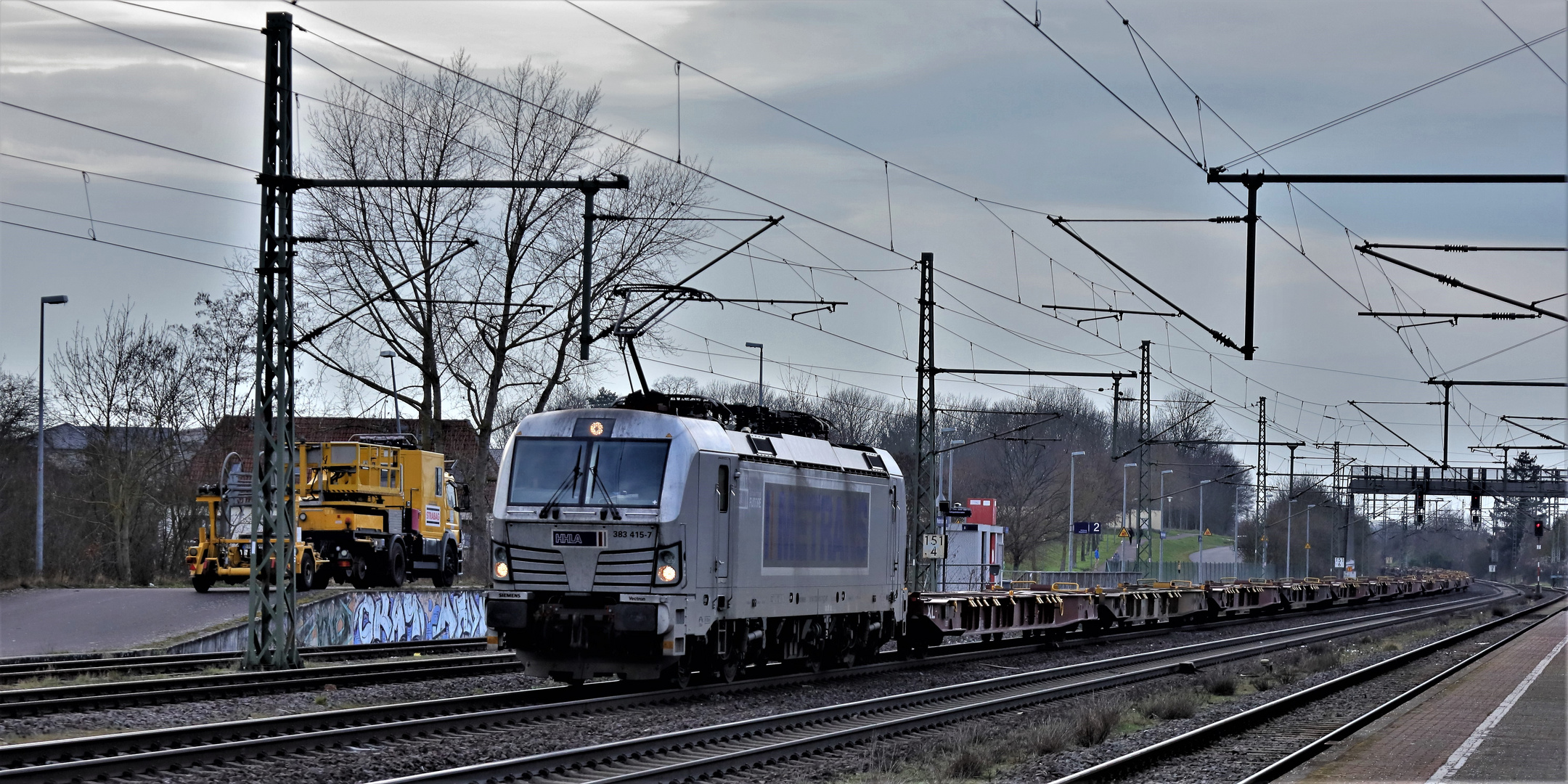 Mit einem Containerleerzug...