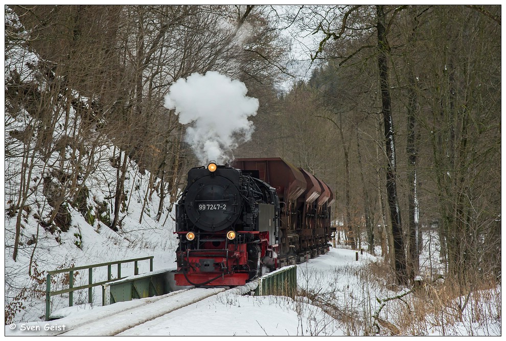 Mit einem Güterzug auf der Bere-Brücke vor Eisfelder Talmühle