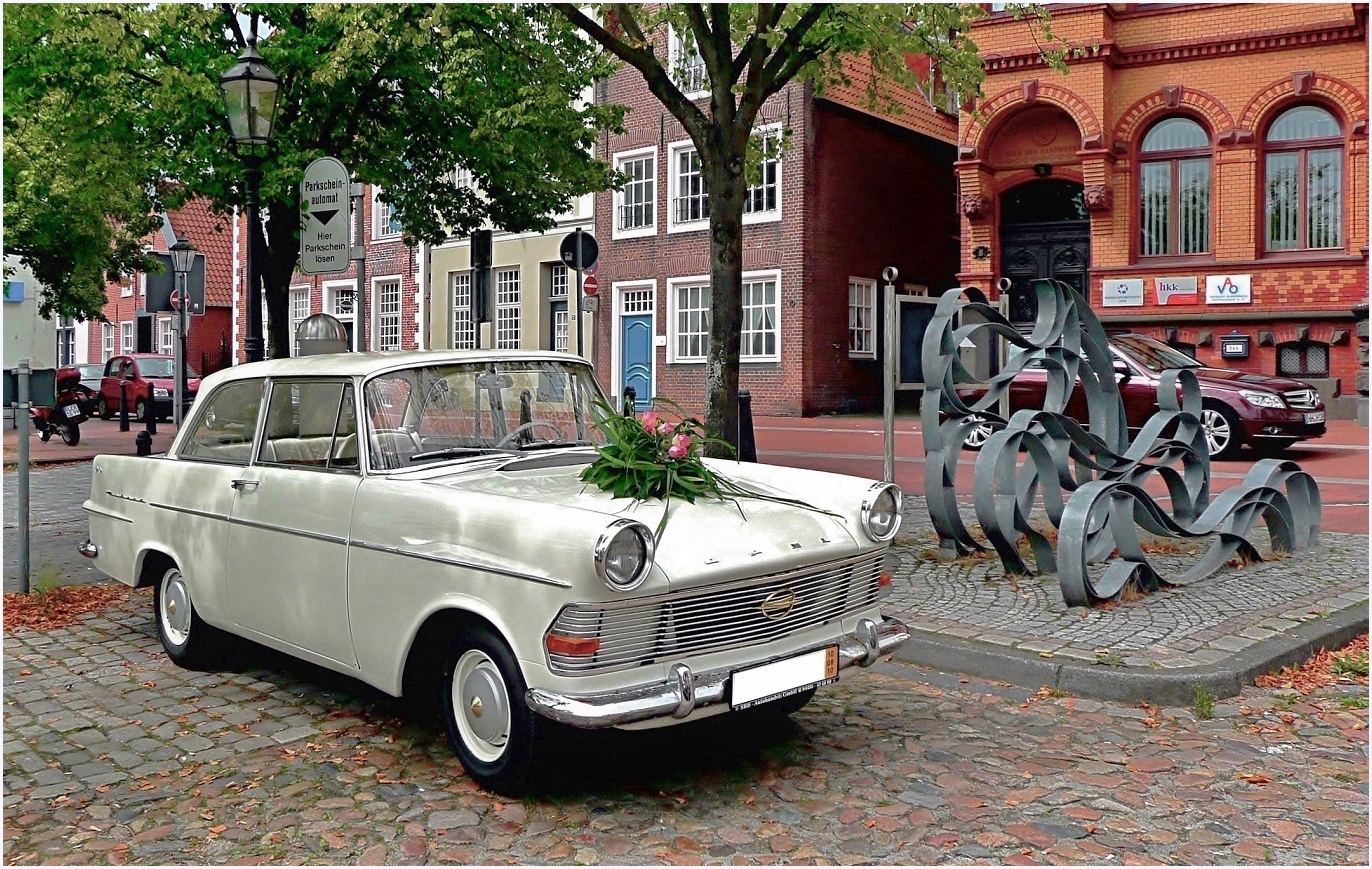 Mit einem Oldtimer zum Altar