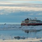 mit einem schiff der hurtigruten in die arktis