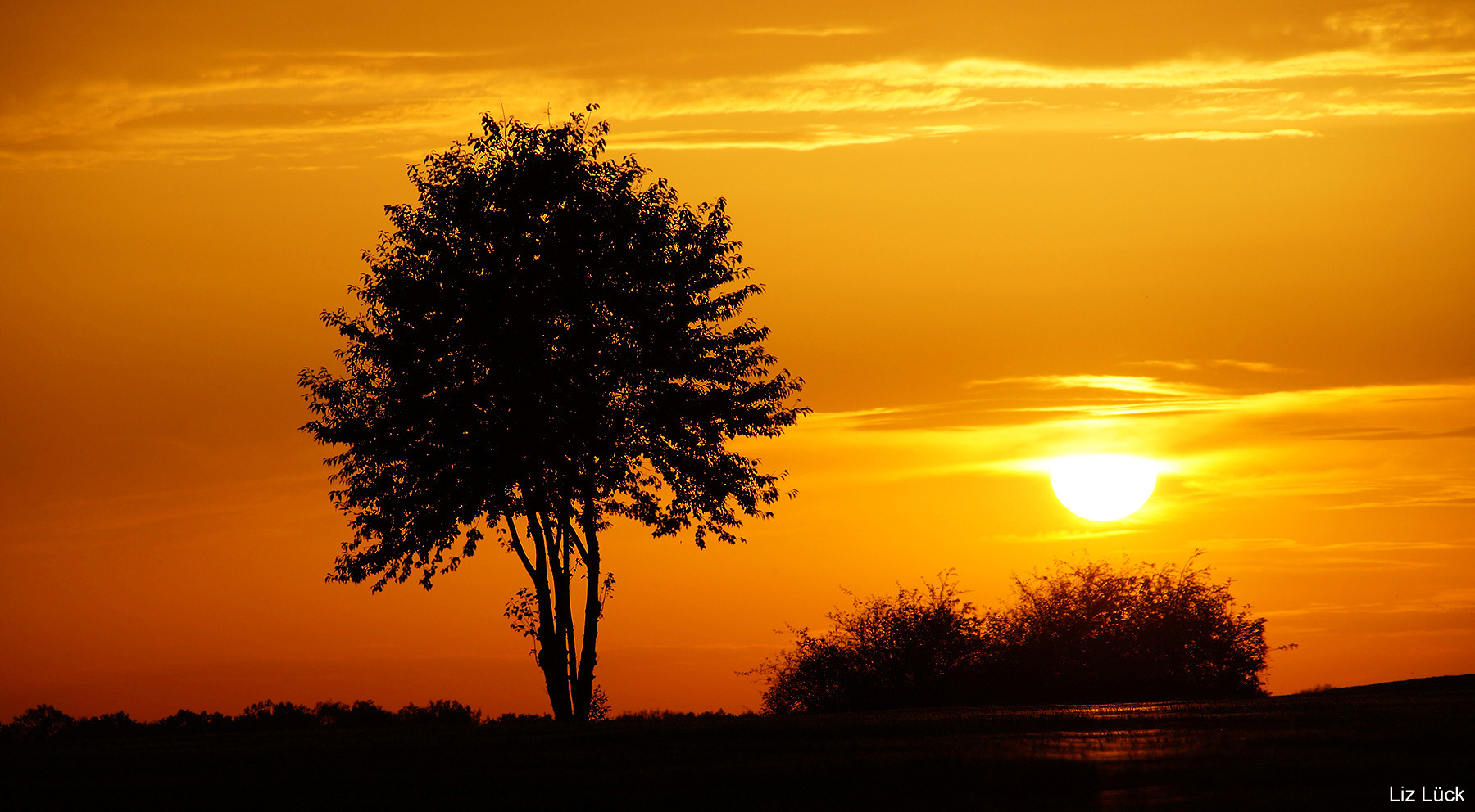 mit einem schönen Sonnenuntergang 