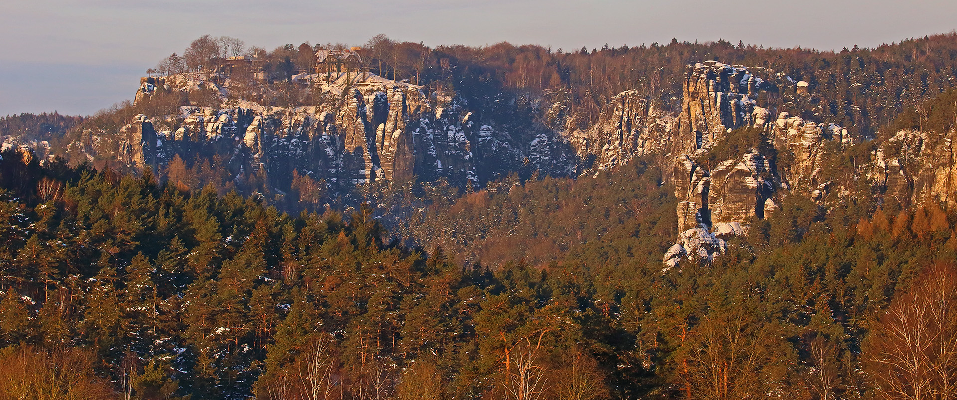 Mit einer weiteren Felsengruppe im Basteigebiet an diesem vortrefflichen Morgen...