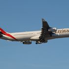 mit Emirates A340 nach Dubai