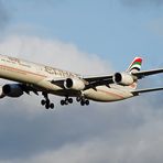 mit Etihad A340-600 nach Abu Dhabi