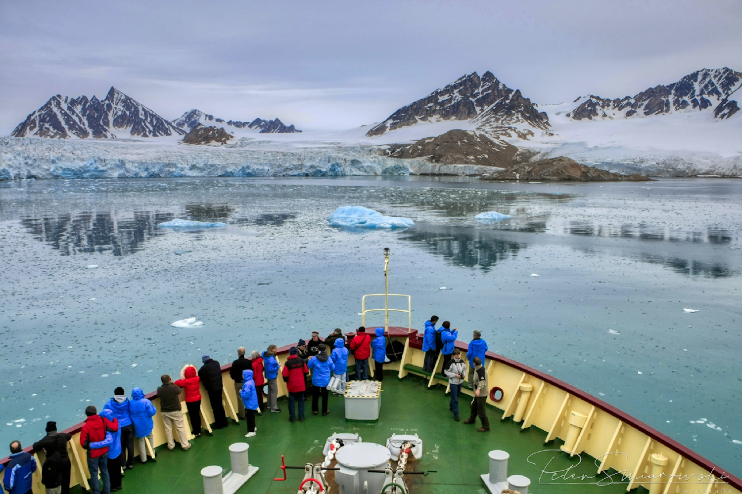 Mit Expeditionskreuzfahrtschiff in der Hocharktis