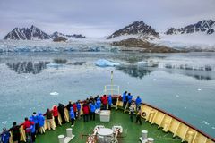 Mit Expeditionskreuzfahrtschiff in der Hocharktis