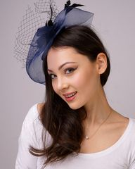 Mit Fascinator