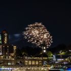 Mit Feuerwerk