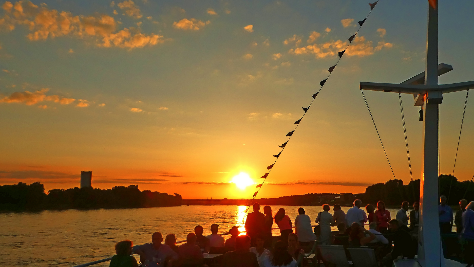 Mit "Filia Rheni" auf dem Rhein bei Bonn 