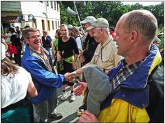 Mit fliegenden Fahnen und Standarten (3) ...