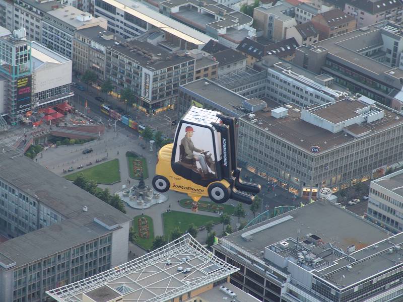 Mit Gullivers Stapler auf Mannheims Paradeplatz