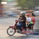 Mit High-Speed und vollbeladen durch Phnom Penh
