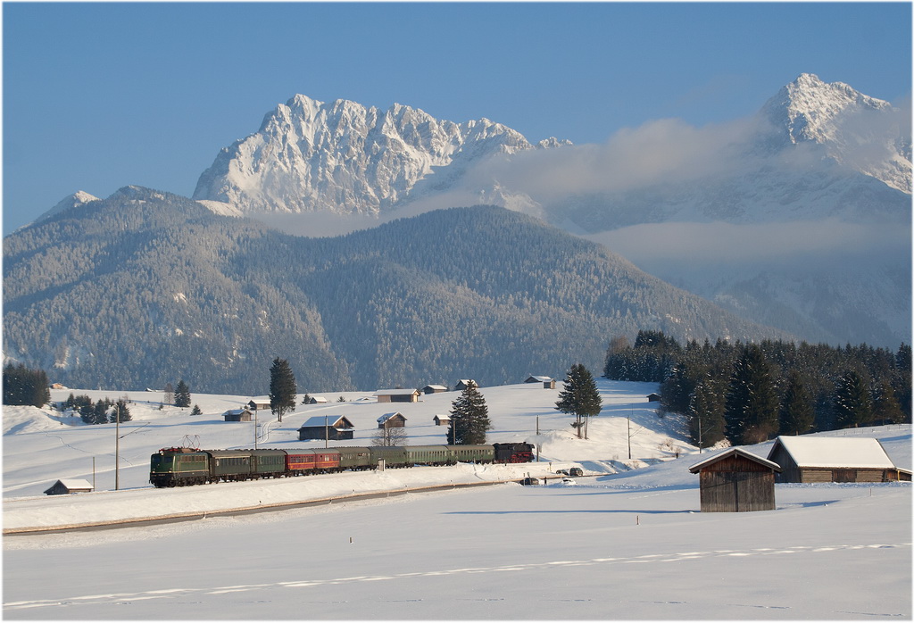 Mit historischem Strom durch den Tiefschnee...