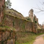 Mit ihrer Schildmauer von 58 m Länge und 12 Meter Stärke, ist die Ruine Neu Scharfeneck......