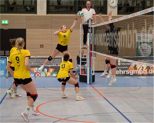 Mit langen Arm den Ball gestreichelt.....