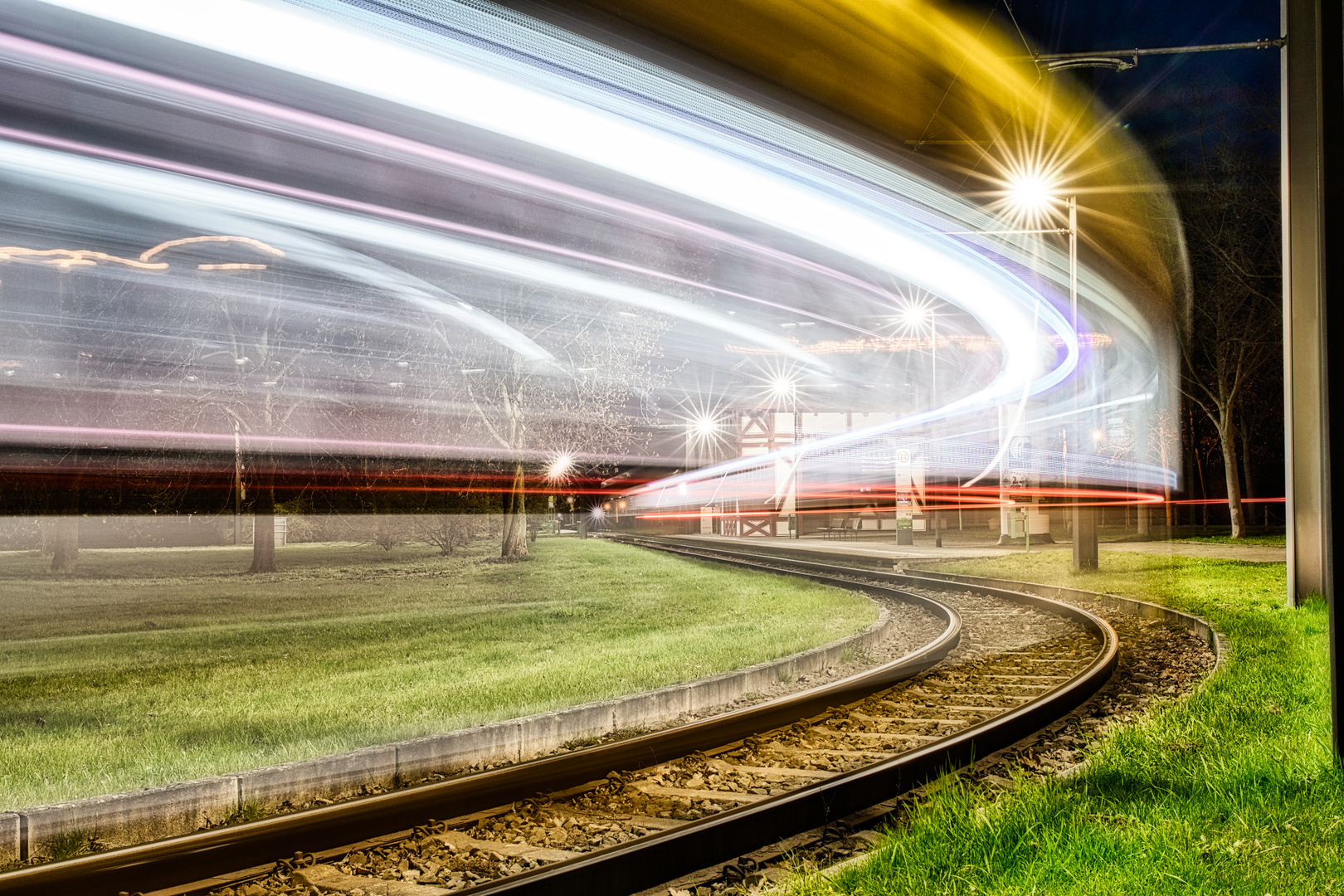 Mit Lichtgeschwindigkeit durch die Nacht