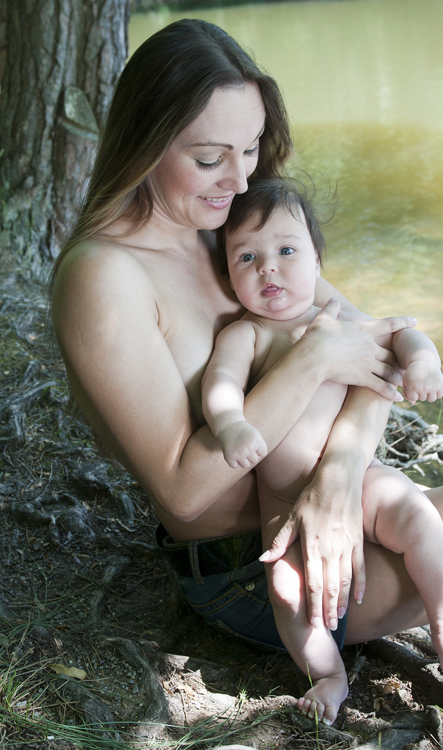 Mit Mami beim baden