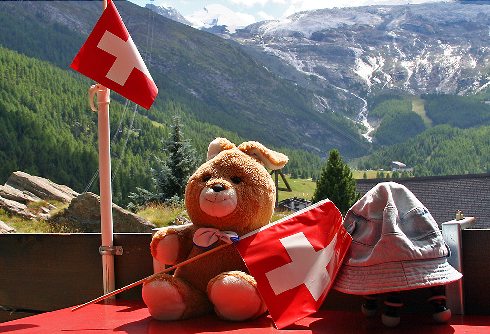 Mit meinem treuen Hut stellvertretend und unserem Hasen gratulieren wir allen netten Schweizern...