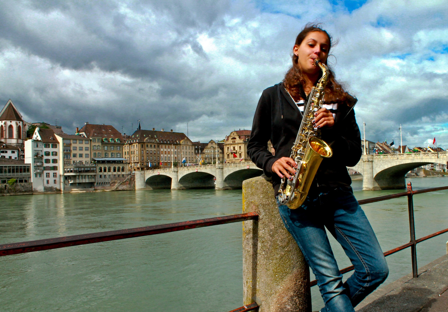 Mit Nina in Basel ( CH ) am Rhein