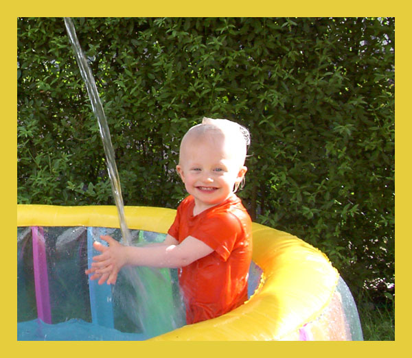 Mit Papa im Wasser ist so toll...