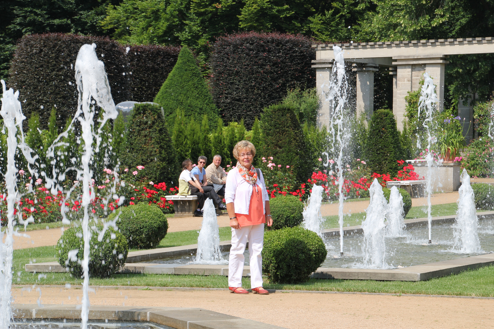 Mit Rosemarie im Ostdeutschen Rosengarten Forst / Neiße