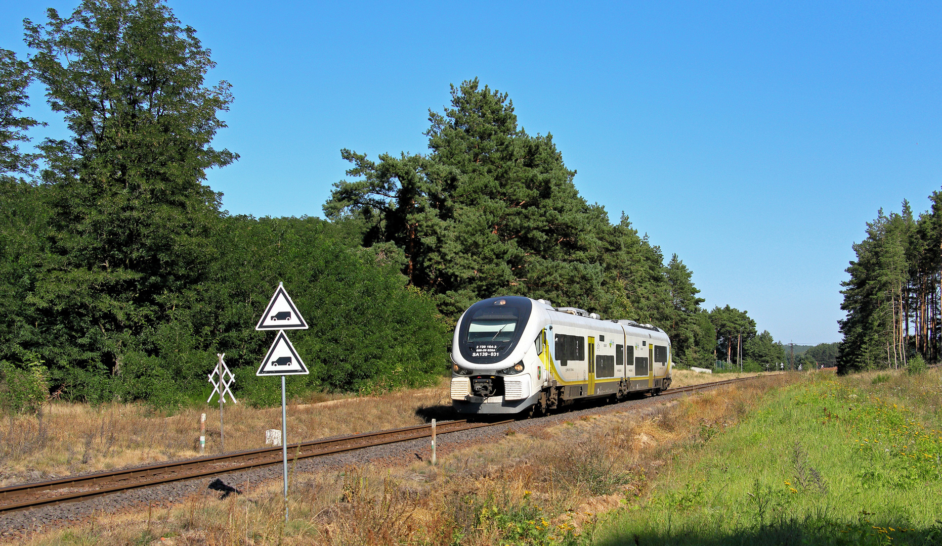 mit-satten-30-km-h-foto-bild-eisenbahn-verkehr-fahrzeuge