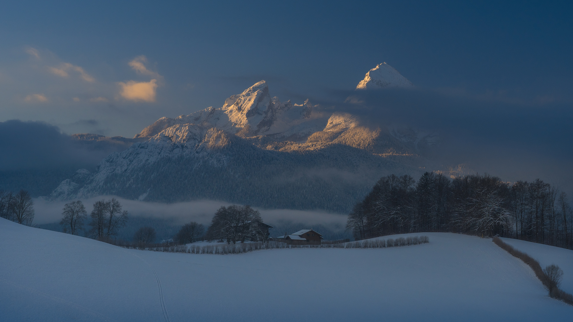 Mit Schnee bedeckt 