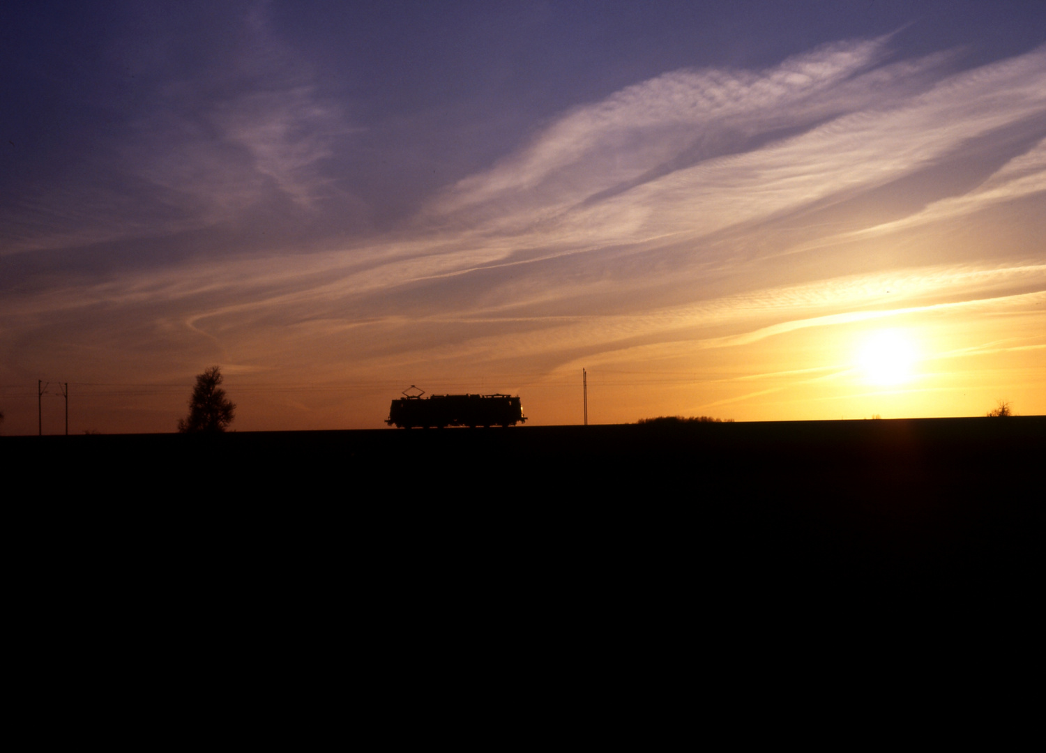 Mit sechs Achsen in den Sonnenuntergang