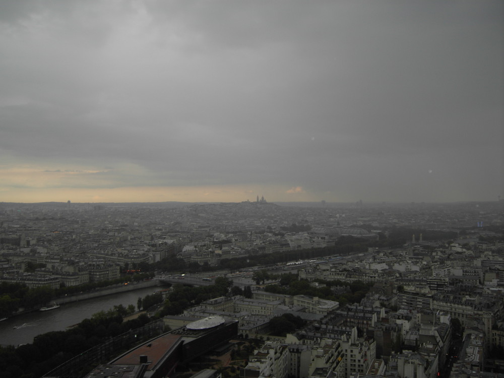 Mit Sicht auf die Seine und le sacre-coeur