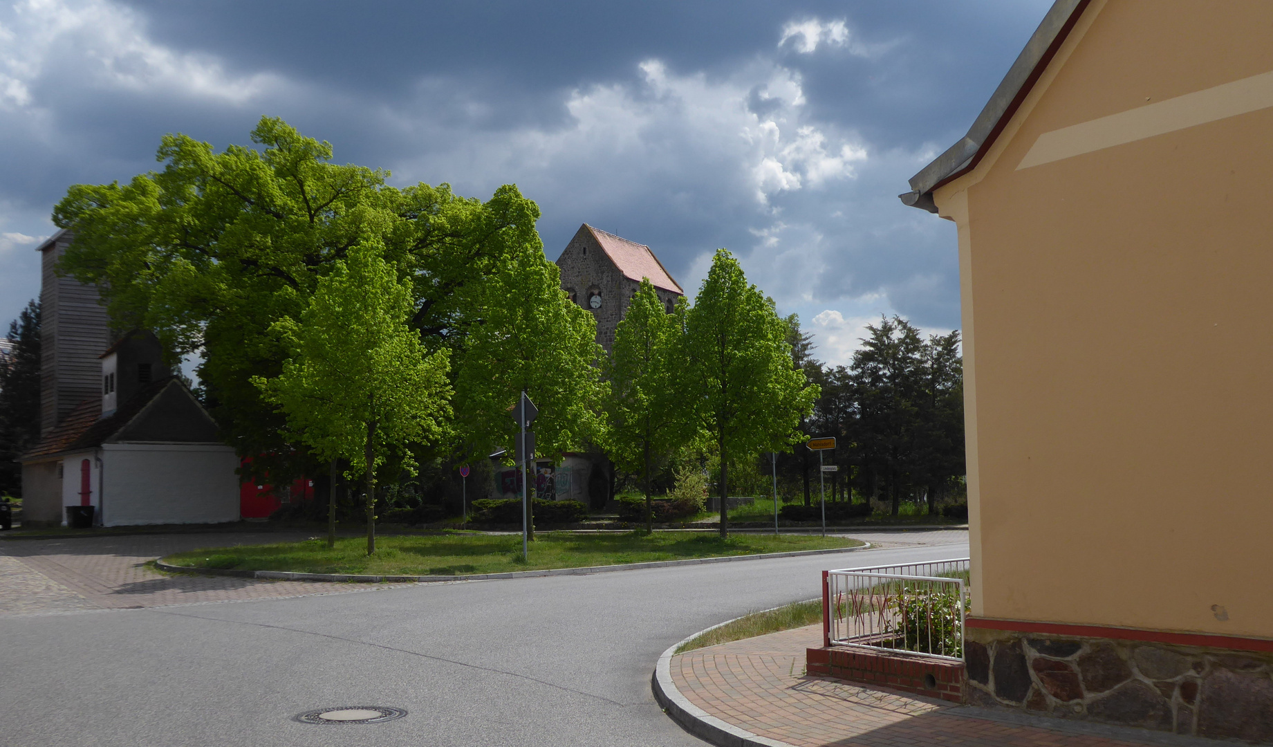 Mit Sonne und Wolken