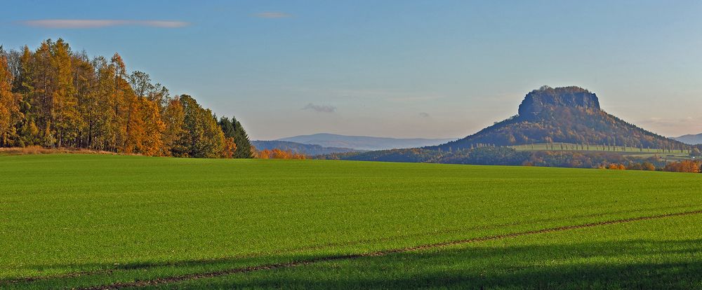 Mit sparsamen Mitteln den Berg der Berge in den Fokus genommen...