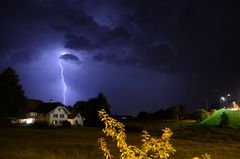 Mit Stativ, Kamera, Fernbedienung und Badeshorts bewaffnet um 2 Uhr in der Nacht auf Bltz Jagt