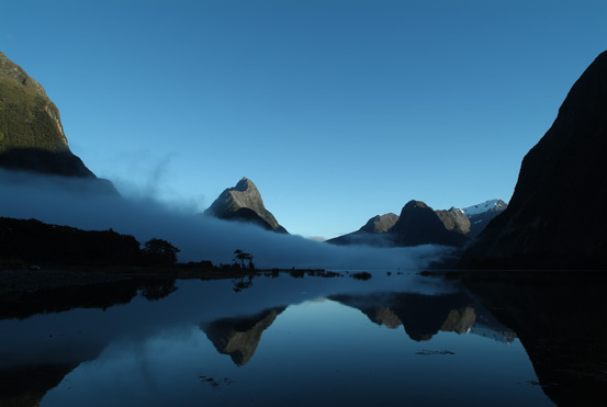 Mitre Peak im Morgennebel