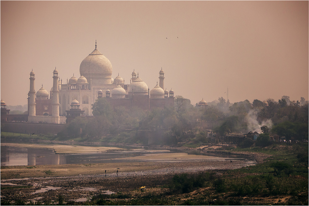 Mittag am Taj Mahal...