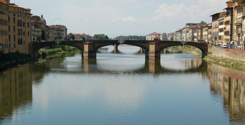 Mittag über dem Arno