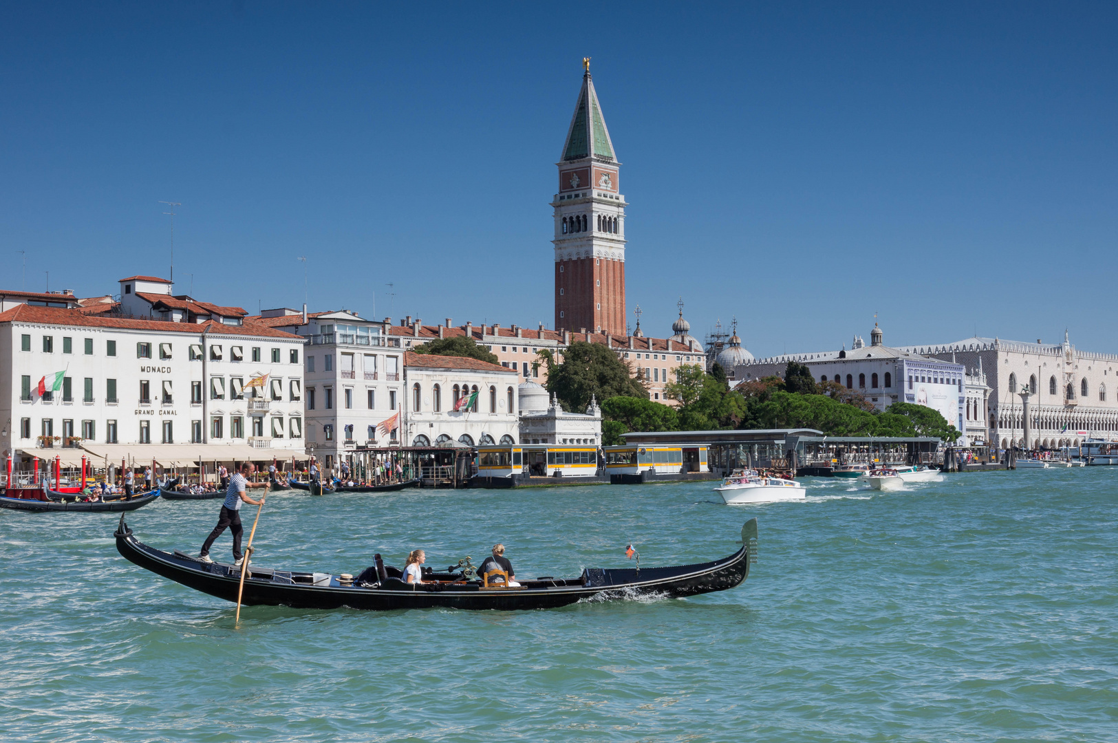 Mittags am Canal Grande