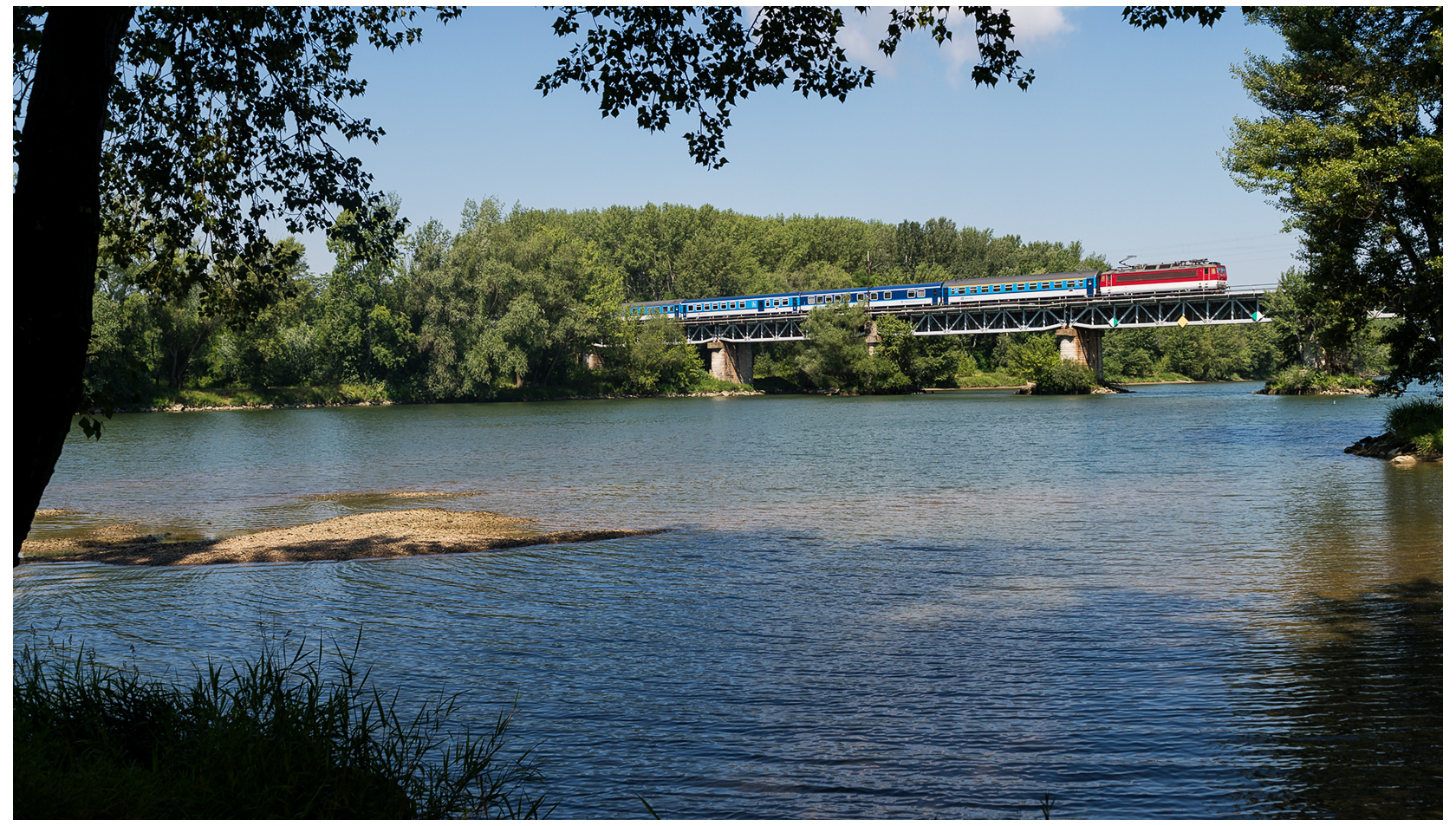 Mittags am Fluss