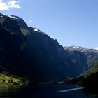 Mittags am Naeroy-Fjord