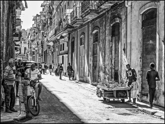 MITTAGS IN HAVANNA...