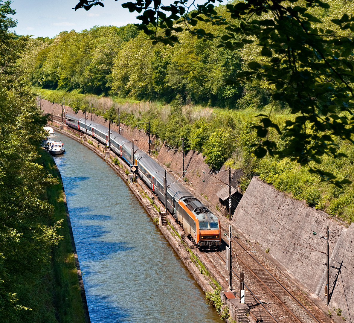 Mittagslicht am Kanal