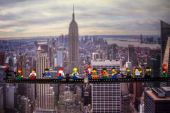 Mittagspause auf einem Wolkenkratzer / Lunch atop a Skyscraper - Lego