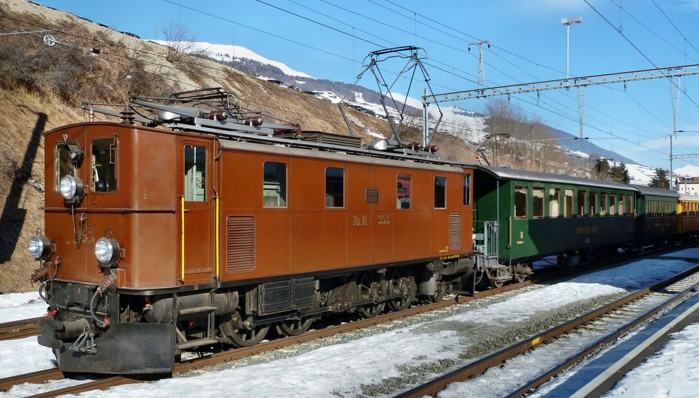 Mittagspause der Ge 4/6 Nr. 353 im Bahnhof Scuol-Tarasp