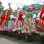 Mittagspause einer Folkloregruppe in Budapest