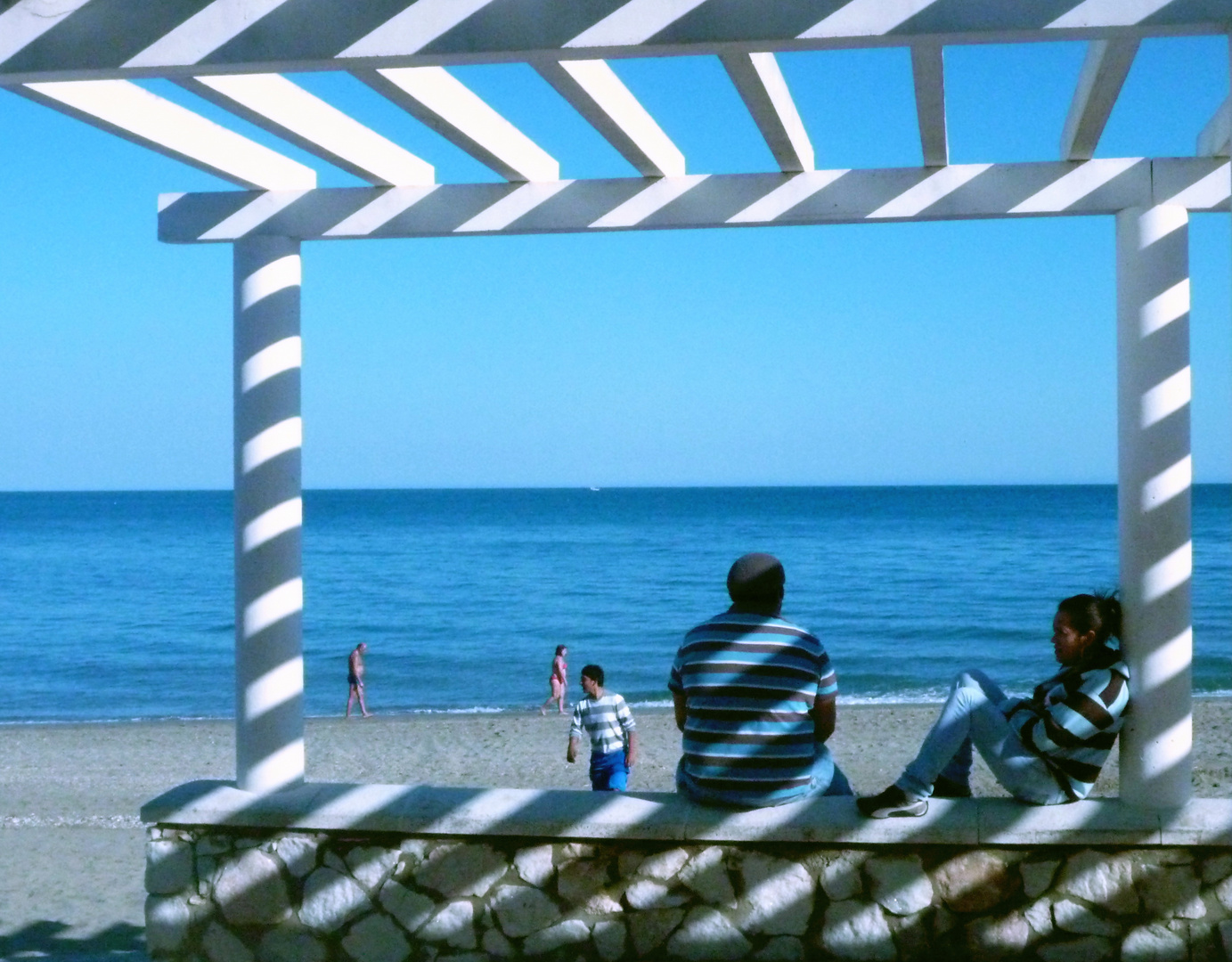 MITTAGSSONNE AM STRAND FUENGIROLA